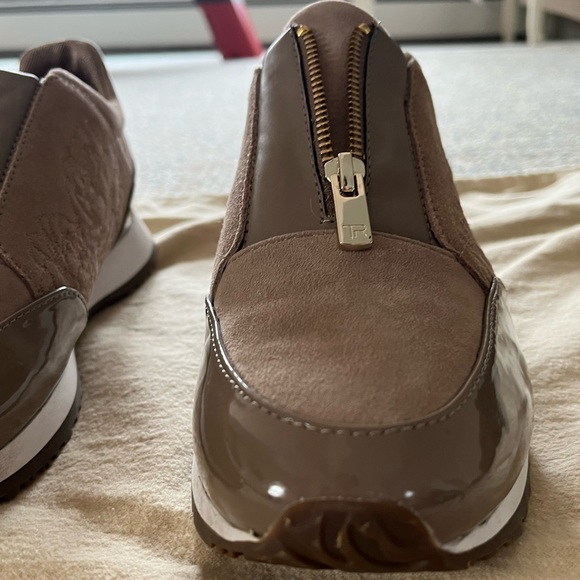 New Taryn Rose Zip Up Sneakers - Picture 8 of 10